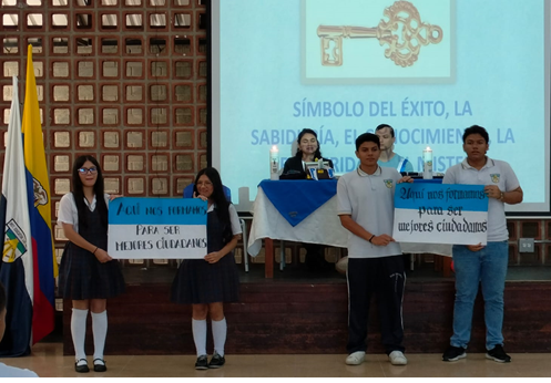 El día 11 de noviembre se llevó a cabo la entrega de símbolos en nuestra Institución Educativa. En la galería fotográfica se encuentra una muestra de algunos de los momentos más representativos de esta actividad.